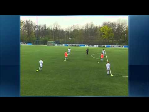 Football training with the U19 Schalke 04: Passing game total