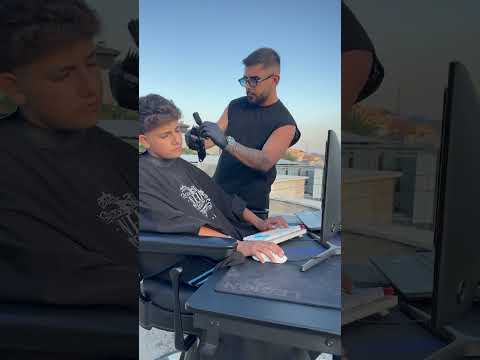 תמונה של offwhite barbershop