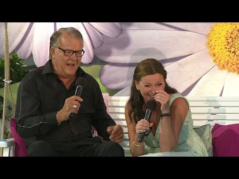 Lasse Berghagen drar rövarhistorier för Lotta - Lotta på Liseberg (TV4)