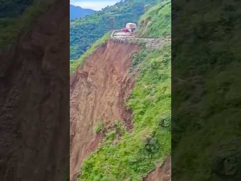 Landslide in Uttarakhand #landslide #landslides #uttarakhand #landslidevideo #rain #latestnews