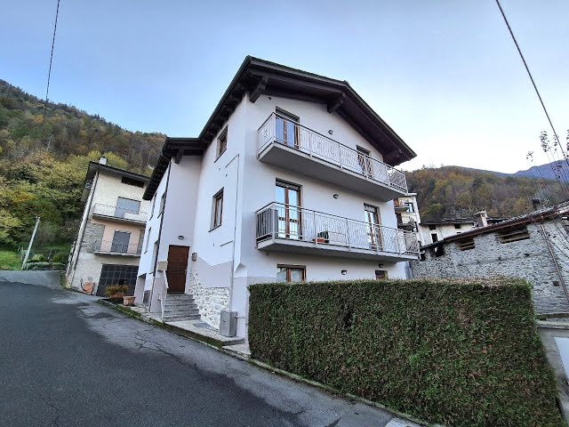 IN VALTELLINA, A CEDRASCO SPLENDIDO APPARTAMENTO CON BALCONE