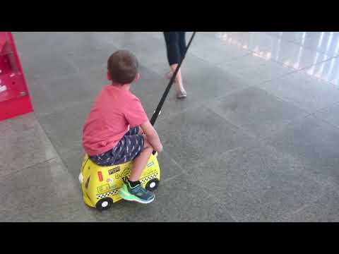 Trunki Koffer suitcase Kinder Tony the Taxi ride on children kids airport Flughafen