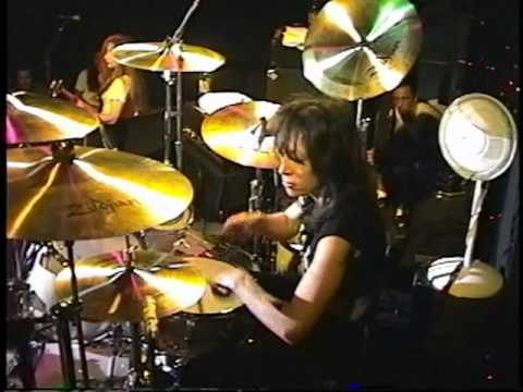 Roxy Petrucci - Drummer for Vixen - Drumcam video- 'Bleed'