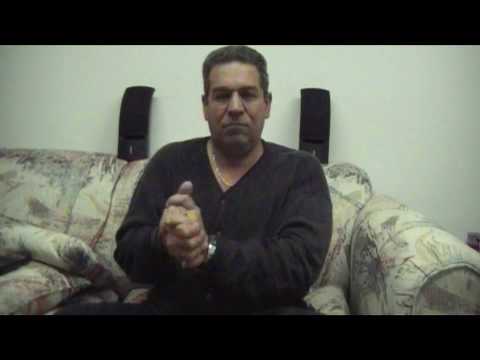 manualist plays 4 non blondes - what' s up - on his hands!