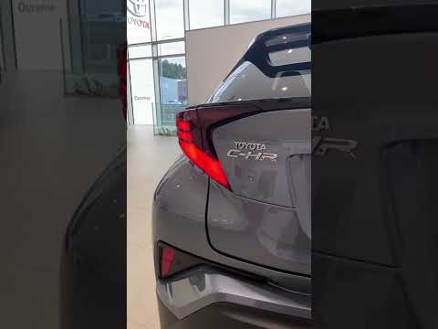 En STOCK 👉 Toyota CHR 180cv Luxury Gris Celestita Bitono en Ourense, el SUV híbrido más vendido