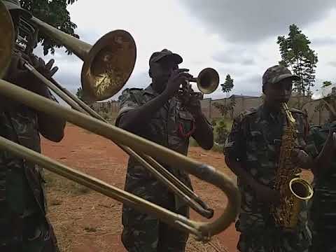 Tenzi 38 Twende kwa Yesu - Kikundi kidogo cha Brass band ya Jeshi Mwenge kikimsifu Mungu
