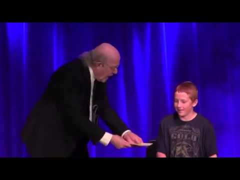 Comedy Rosepad routine with the ROSE PAD by Martin Lewis @dynamitemagicshop