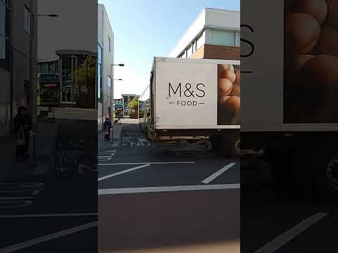 1615 Alexander Dennis enviro 400 on the route 9 to Ryde via Staplers and Wotton.