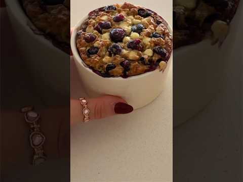 Baked oats with white chocolate and blueberry😍 #bakedoatsrecipe  #blueberrycake #azrahomeskitchen