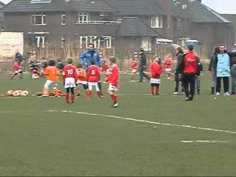 GJS F1 - Oranje Wit F2  18-02-2011  uitslag 3 - 1.wmv