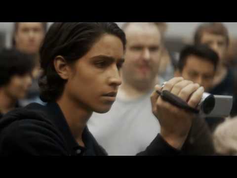 Fear The Walking Dead S1E2 - Chris goes to protest | City mess scene