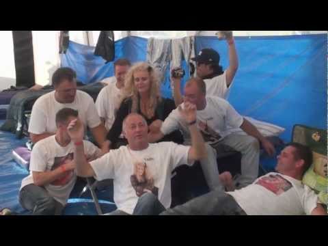 TT Assen – Zangeres Thilly uit Volendam