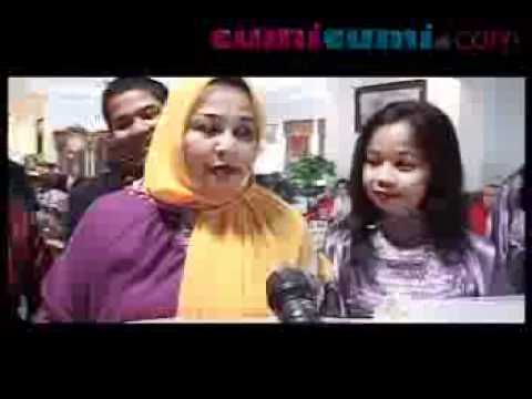 Pasha 'Ungu' Ikat Adelia Dengan Kalung & Kain - CumiCumi.com