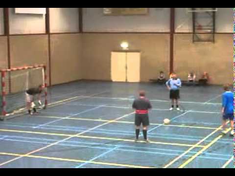 penaltie laszlo @ zaalvoetbal klundert