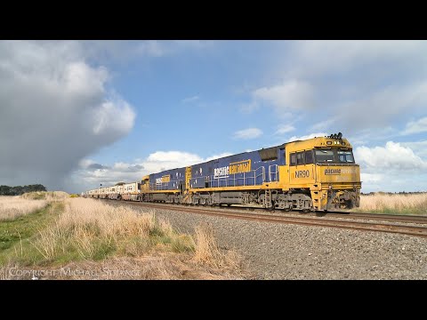 6MP4 Pacific National / TOLL Container Train Slowly Passes (18/8/2023) - PoathTV Australian Railways