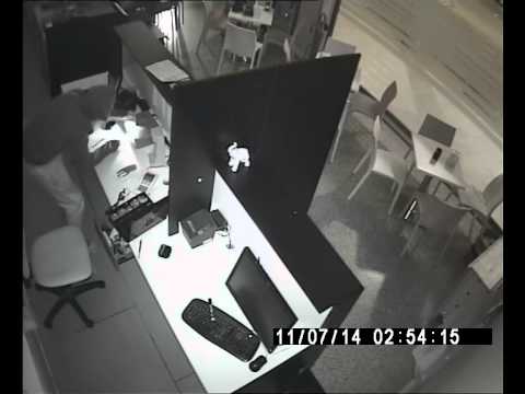 Giulianova, furto Planet Cafe': ladri beffa la banda e nasconde i soldi negli slip