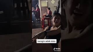 Download lagu Kakak Perempuan dipukul oleh Adiknya Sendiri mp3 Download lagu Kakak Perempuan dipukul oleh Adiknya Sendiri mp3