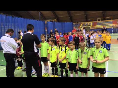 Skrzaty udekorowane medalami za 4.miejsce w turniej piłkarskim w Zgierzu - 11.11.2014 r.