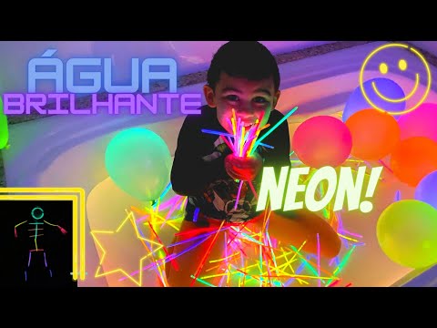 FIZEMOS UMA BANHEIRA QUE BRILHA NO ESCURO (PULSEIRA NEON)