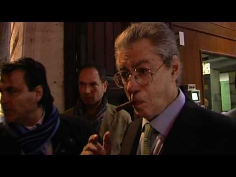 16-12-11 BOSSI SU MONTI DISPERATO, BERLUSCONI E FREQUENZE TV ESCLUSIVA