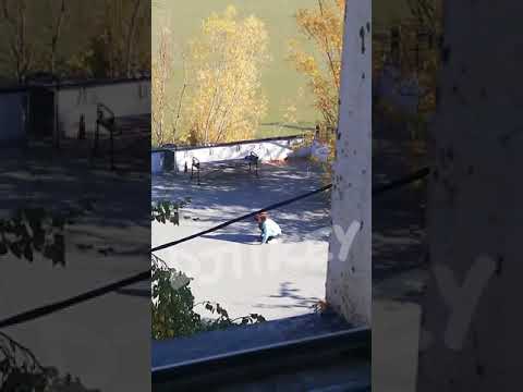 В Якутске странное поведение женщины привлекло внимание прохожих В Якутске странное поведение женщины привлекло внимание прохожих