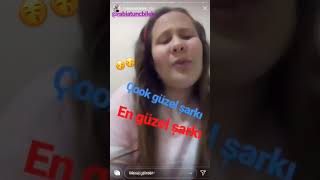 Rabia Tunçbilek Merhaba Dünyayı söyleyen Fanlarını Paylaşıyor (Instagram hikayesi)