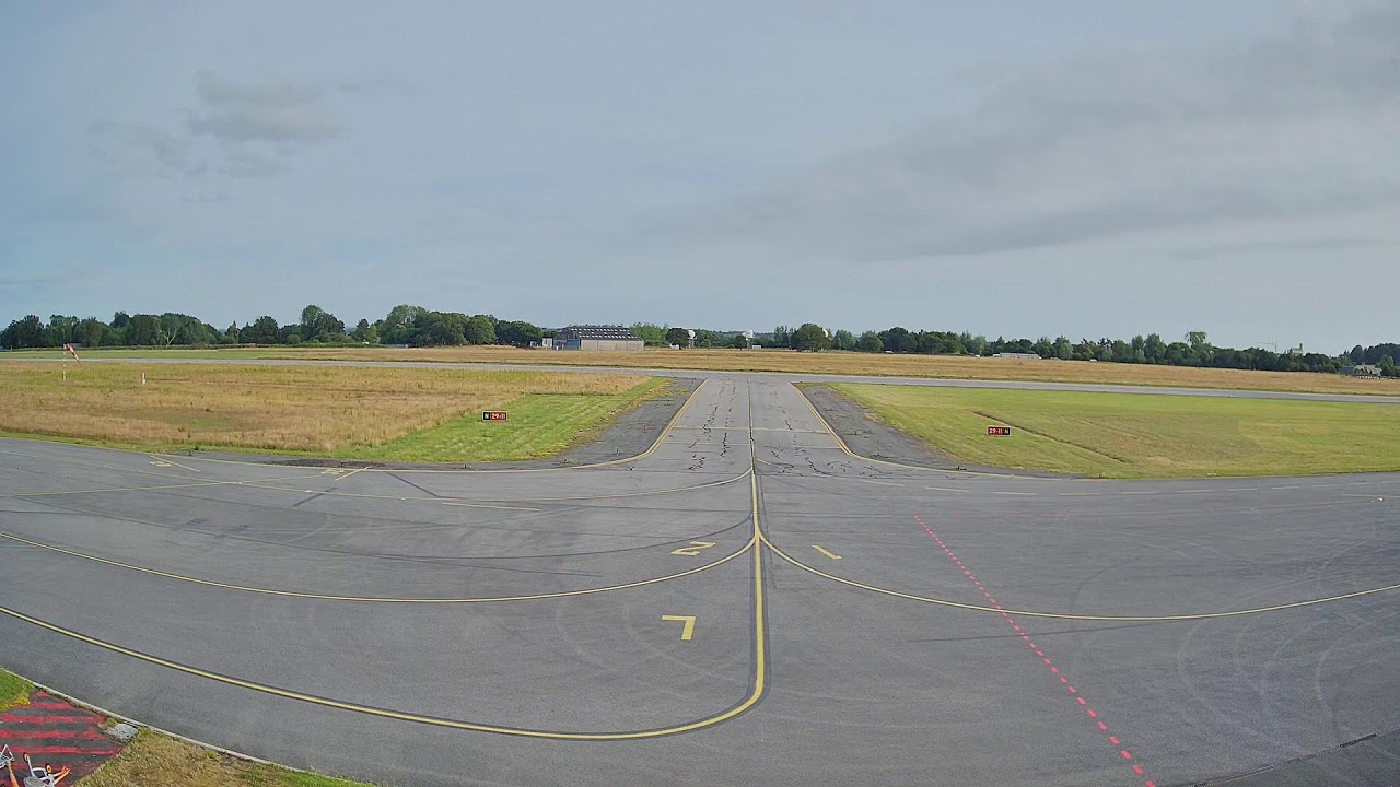 Live webcam view of Lannion Airport Runway View