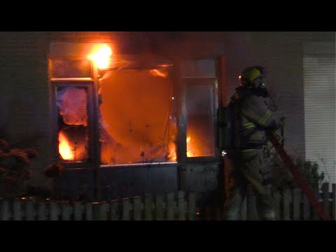 Brandweer met spoed naar een uitslaande brand in appartement aan de Jakob Goldsmidstraat in Oss