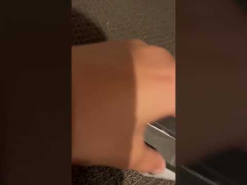 Reviewing Kmart headphones￼