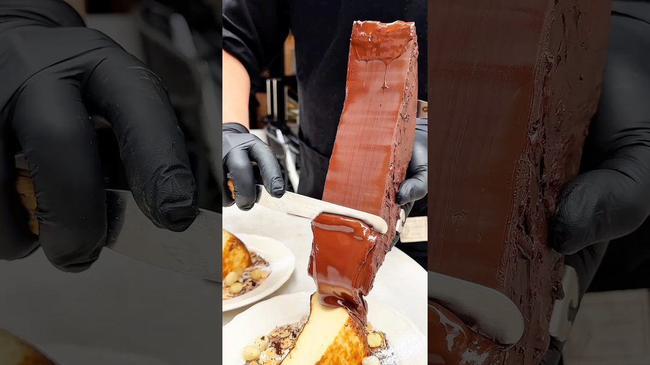 【東京・青山】ついに東京で楽しめる！話題のラクレットチョコを贅沢にかけたチーズケーキ🍫 #japanesefood #ジョイ飯 #shorts