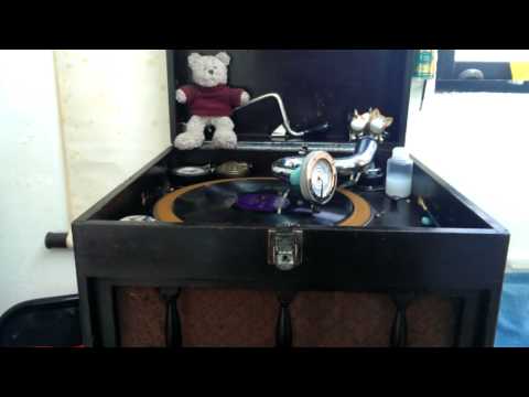 Nat King Cole-Toyland HMV113 Gilbert soundbox