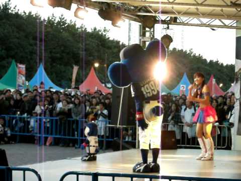 トマトを忘れ土下座して謝っていると思われるドアラ