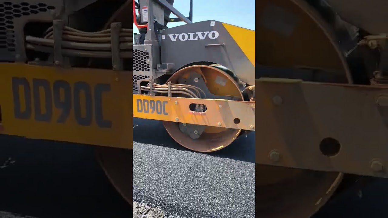 laying and rolling of surface layer. construction of bituminous road #bitumen #civilengineering