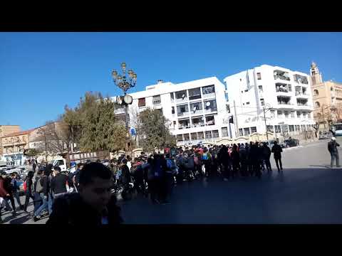 خروج طلبة في المدية ضد العهدة الخامسة لبوتفليقة
