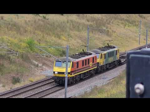 4S49 1104 Daventry Int Rft Recep Fl to Grangemouth Flt - 90007 & 90049 passing Searchlight Lane