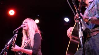 Holly Williams, &quot;Clay Pigeons&quot;