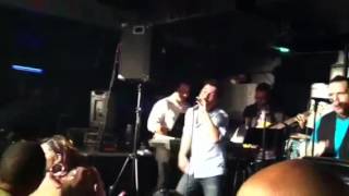 Frankie Negron Comerte A Besos live