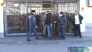 Անհետ կորած զինծառայողների ծնողները շարունակել են բողոքի ակցիաները ՊՆ շենքի դիմաց