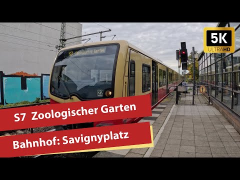 (5K) Einfahrt der S-Bahn Linie S7 am Bahnhof Savignyplatz in Berlin Charlottenburg