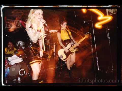 download lagu mp3 mp4 Lunachicks Heart Of Glass, download lagu Lunachicks Heart Of Glass gratis, unduh video klip Lunachicks Heart Of Glass