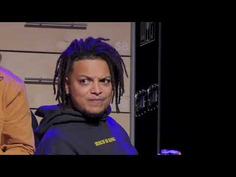 Ronnie Flex wordt verrast door grappige performance