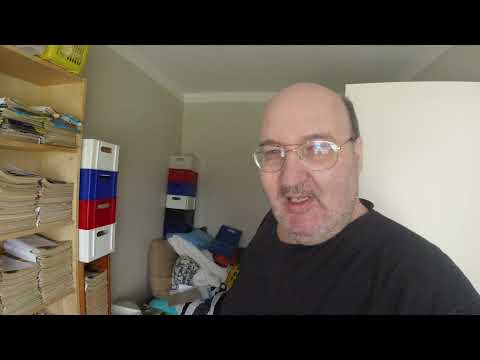 MongoTV_6236 - Kigger På Flyttekasser i Forstue Stået 7 År - Del 60 - Åbner Flyttekasser