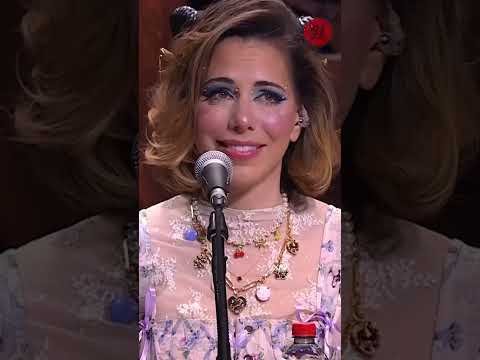 Travis Puts The Moves On Laura! #criticalrole #laurabailey #mightynein