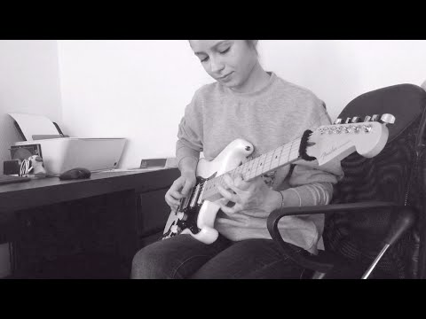 Queen - Bohemian Rhapsody solo (cover by Chloé)