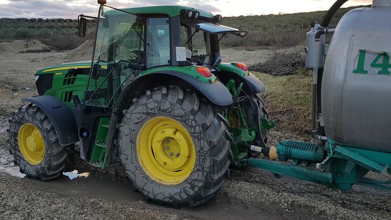 Watch TRACTOR descargando cuba de purín Now TRACTOR descargando cuba de purín