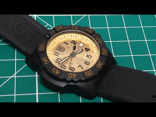 ساعة لوميناكس نافي سيل كوارتز رجالية - XS.3505