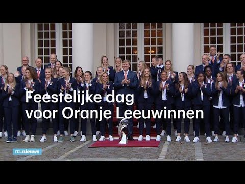 Feestelijke dag Oranje Leeuwinnen: Van Catshuis na - RTL NIEUWS