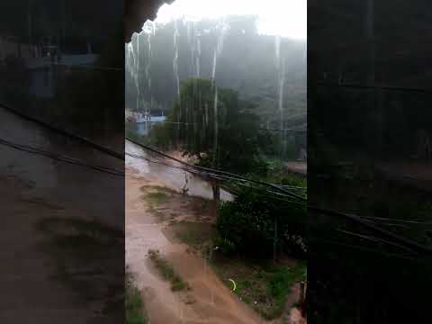 muita chuva aqui em Richimond Vargem Alta nesta tarde de domingo