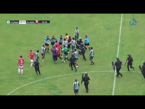 Escándalo y polémica en la Liga Tucumana de Fútbol, una vez más: árbitros y jugadores a las piñas
