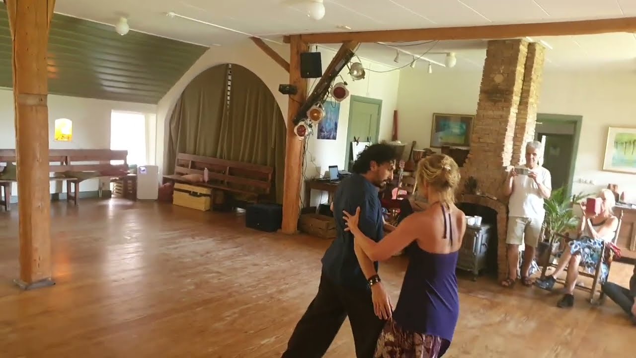 Neotango - Contact Tango improvisation by Ezequiel Sanucci & Lydia Müller